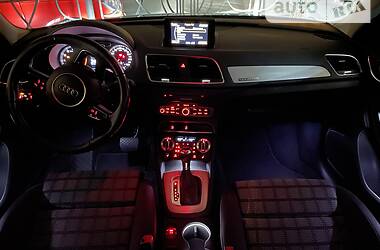 Позашляховик / Кросовер Audi Q3 2012 в 