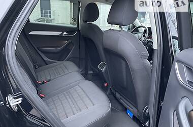 Позашляховик / Кросовер Audi Q3 2012 в 
