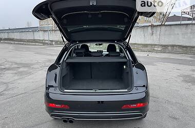 Позашляховик / Кросовер Audi Q3 2012 в 