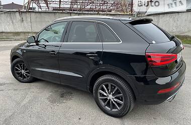 Позашляховик / Кросовер Audi Q3 2012 в 