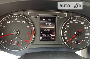 Внедорожник / Кроссовер Audi Q3 2015 в Дунаевцах