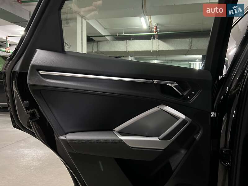Внедорожник / Кроссовер Audi Q3 2019 в Киеве