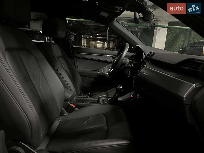 Внедорожник / Кроссовер Audi Q3 2019 в Киеве