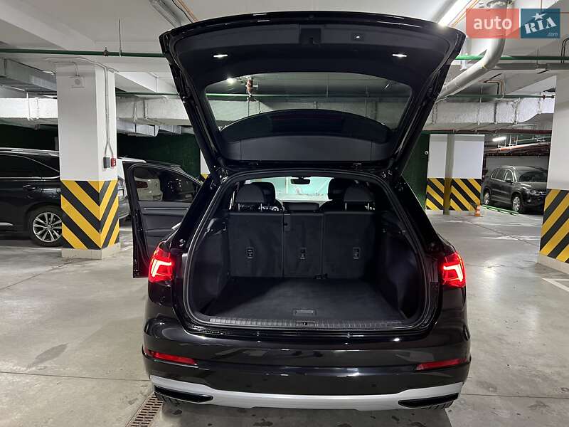 Внедорожник / Кроссовер Audi Q3 2019 в Киеве