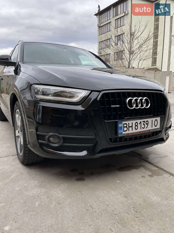 Позашляховик / Кросовер Audi Q3 2014 в 