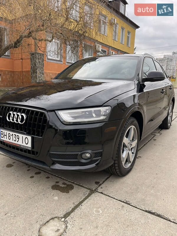 Позашляховик / Кросовер Audi Q3 2014 в Чорноморську