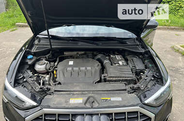 Позашляховик / Кросовер Audi Q3 2021 в 