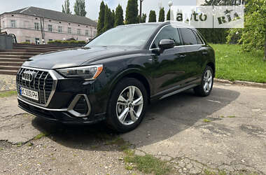 Позашляховик / Кросовер Audi Q3 2021 в 
