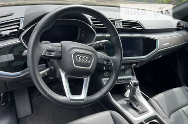 Позашляховик / Кросовер Audi Q3 2021 в 