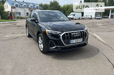 Позашляховик / Кросовер Audi Q3 2021 в 