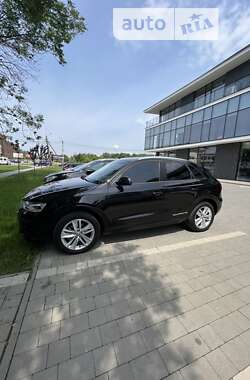 Позашляховик / Кросовер Audi Q3 2016 в 