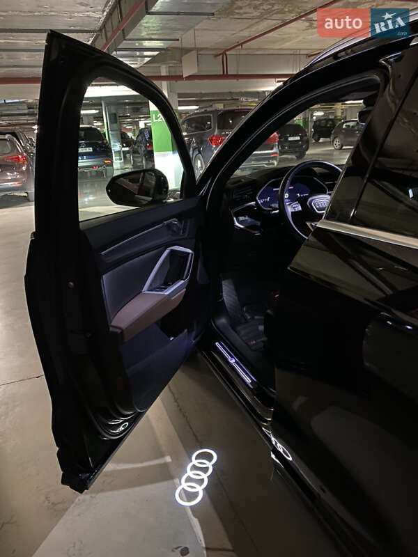 Позашляховик / Кросовер Audi Q3 2019 в Львові