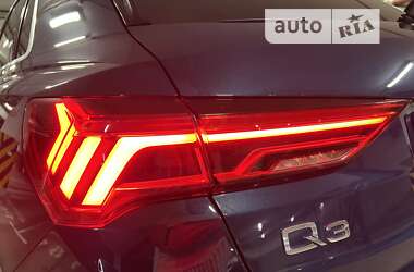 Позашляховик / Кросовер Audi Q3 2019 в Києві