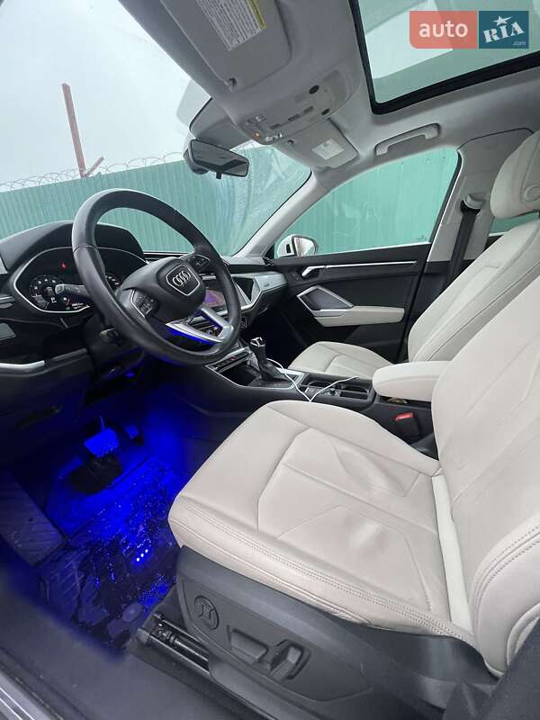 Позашляховик / Кросовер Audi Q3 2020 в Києві
