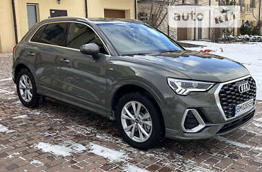 Внедорожник / Кроссовер Audi Q3 2022 в 