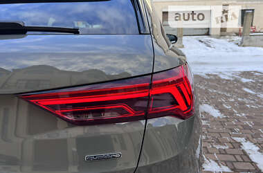 Внедорожник / Кроссовер Audi Q3 2022 в 