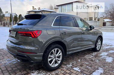 Внедорожник / Кроссовер Audi Q3 2022 в 