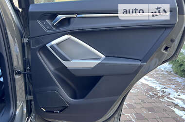 Внедорожник / Кроссовер Audi Q3 2022 в 