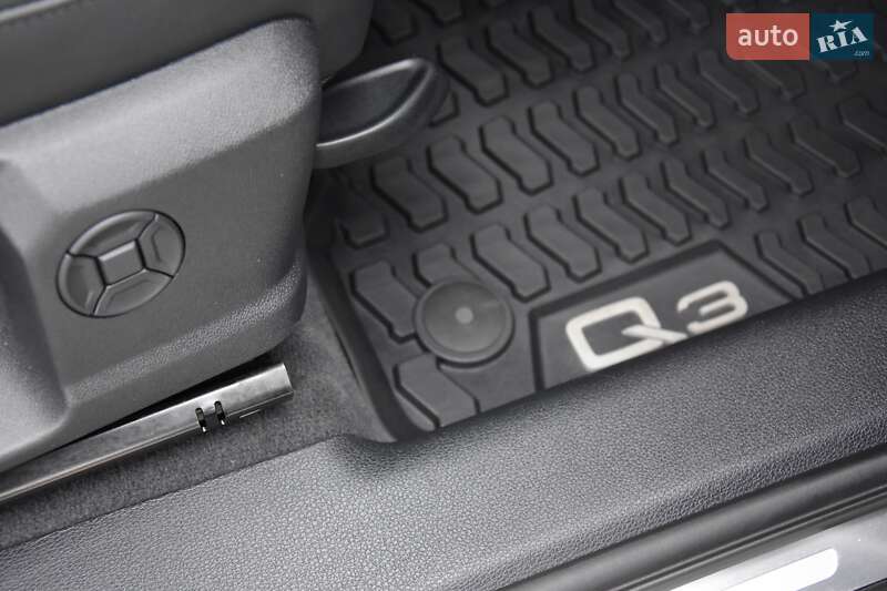 Внедорожник / Кроссовер Audi Q3 2020 в Львове