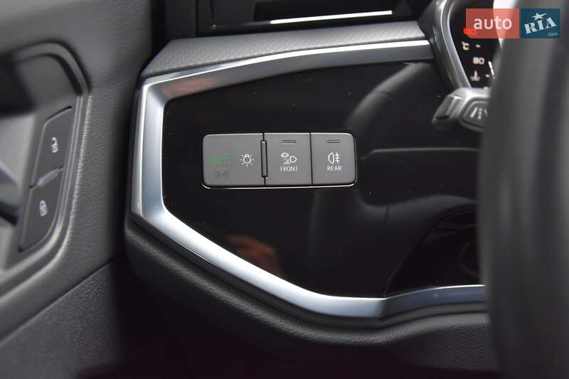 Внедорожник / Кроссовер Audi Q3 2020 в Львове