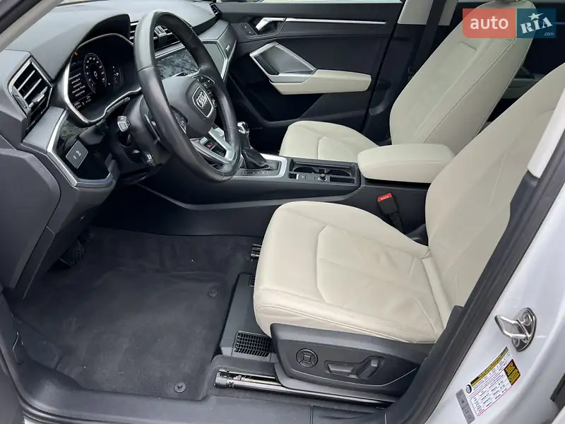 Внедорожник / Кроссовер Audi Q3 2020 в 