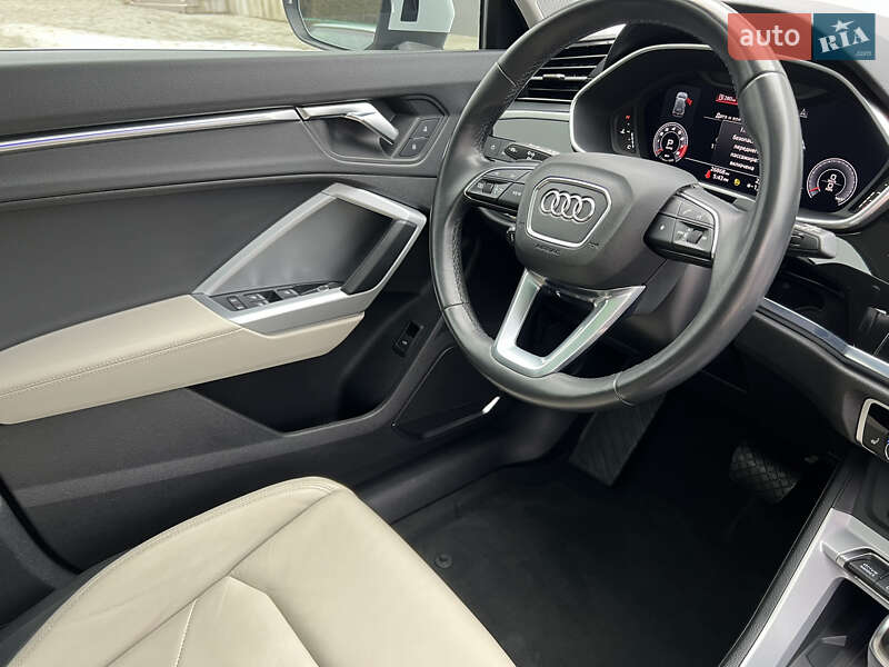 Внедорожник / Кроссовер Audi Q3 2020 в Сумах