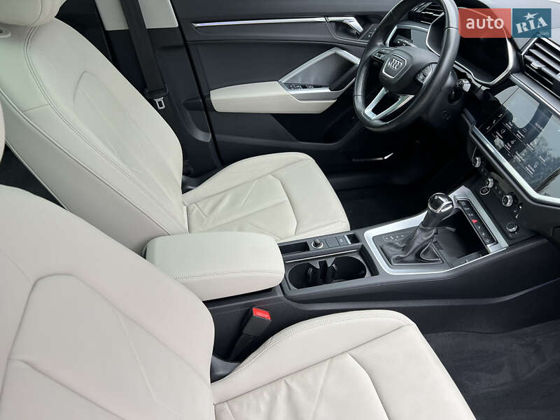 Внедорожник / Кроссовер Audi Q3 2020 в Сумах