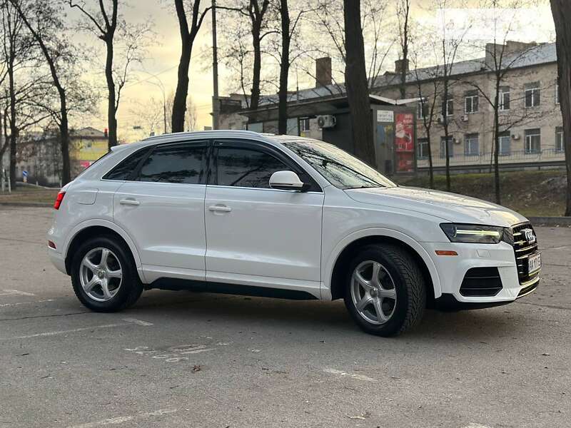 Внедорожник / Кроссовер Audi Q3 2015 в Киеве