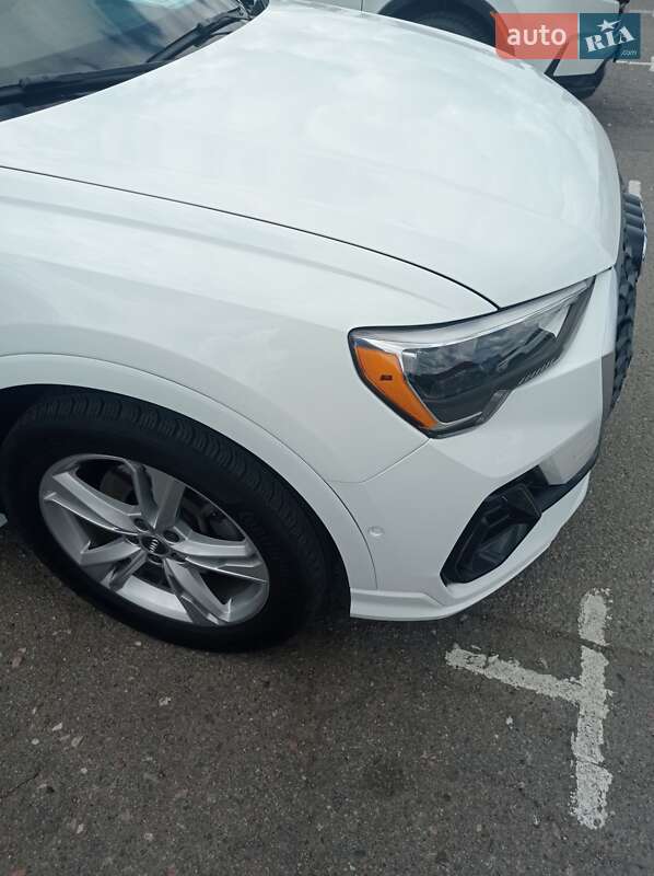 Позашляховик / Кросовер Audi Q3 2020 в Києві