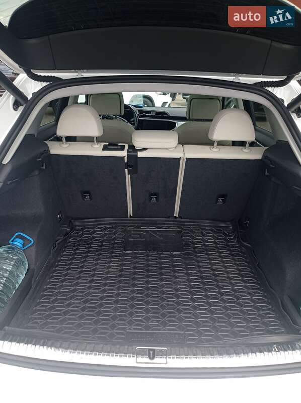 Позашляховик / Кросовер Audi Q3 2020 в Києві