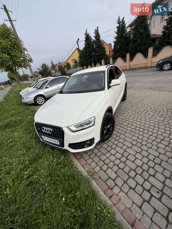 Внедорожник / Кроссовер Audi Q3 2012 в Ужгороде