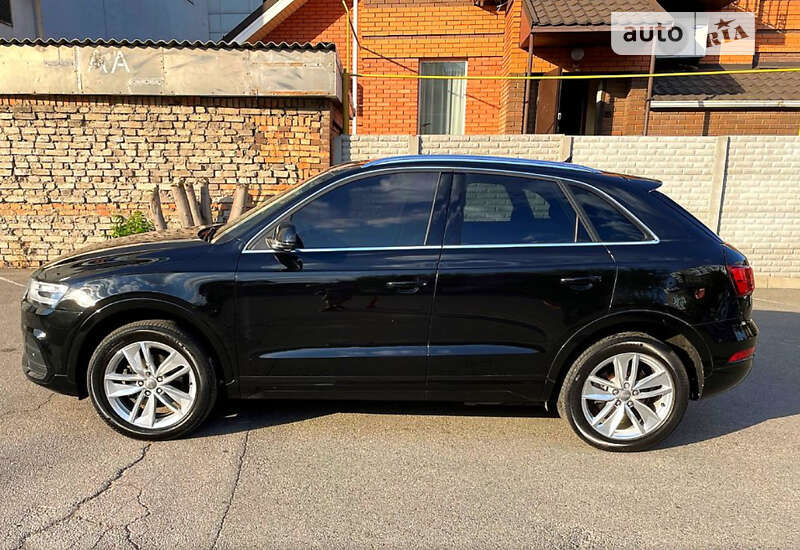 Внедорожник / Кроссовер Audi Q3 2017 в Киеве