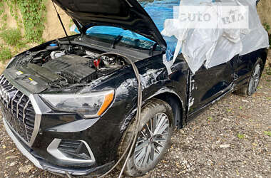 Позашляховик / Кросовер Audi Q3 2021 в 