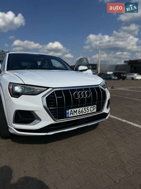 Внедорожник / Кроссовер Audi Q3 2019 в Житомире