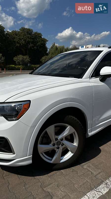 Внедорожник / Кроссовер Audi Q3 2019 в Житомире