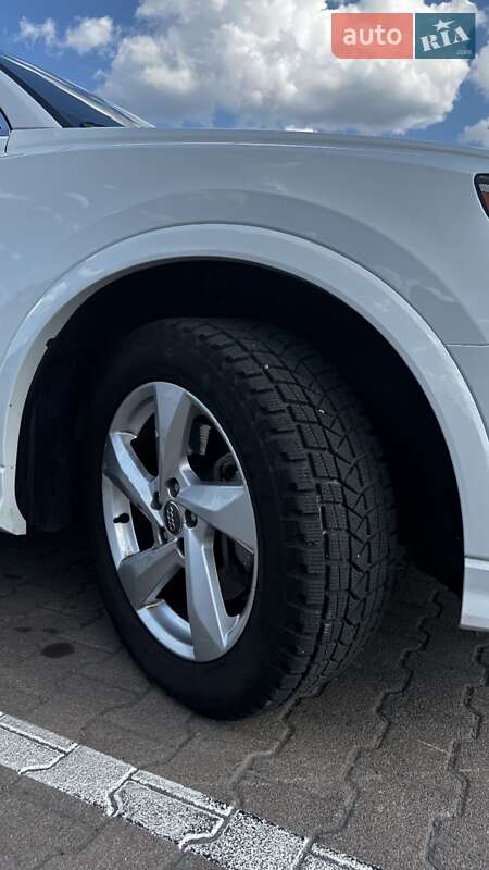 Внедорожник / Кроссовер Audi Q3 2019 в Житомире