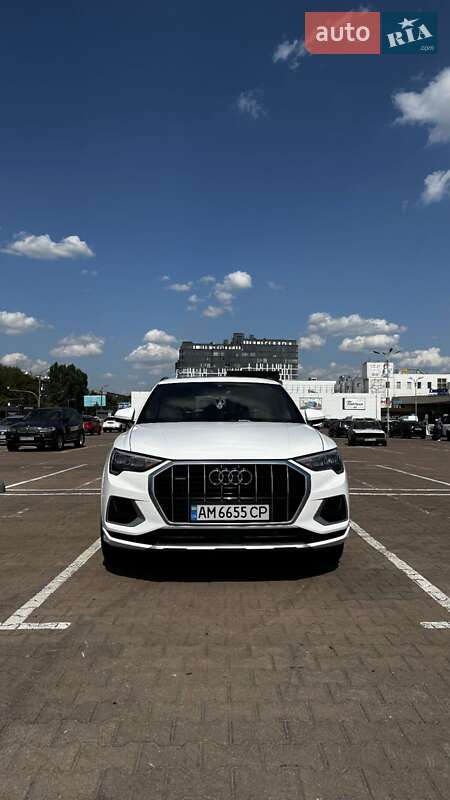 Внедорожник / Кроссовер Audi Q3 2019 в Житомире
