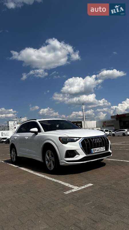 Внедорожник / Кроссовер Audi Q3 2019 в Житомире