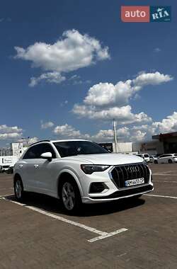 Позашляховик / Кросовер Audi Q3 2019 в 