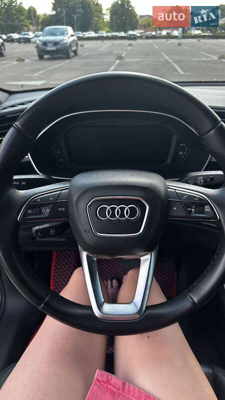 Внедорожник / Кроссовер Audi Q3 2019 в Житомире