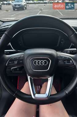 Позашляховик / Кросовер Audi Q3 2019 в 