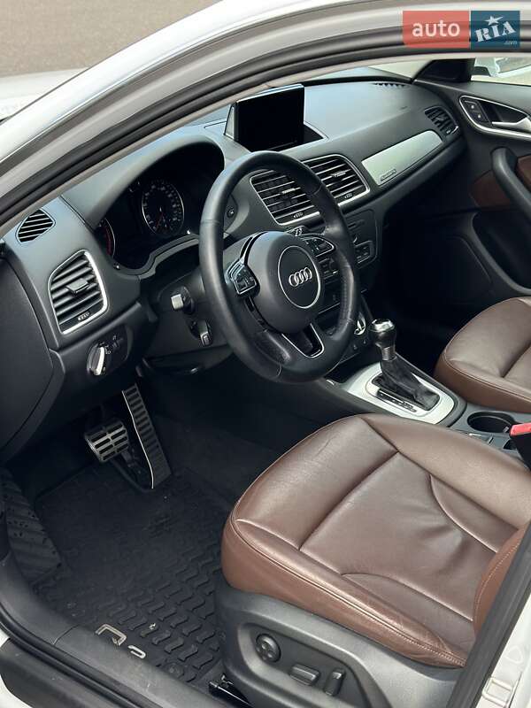 Внедорожник / Кроссовер Audi Q3 2015 в Киеве