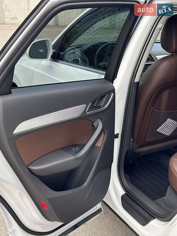 Внедорожник / Кроссовер Audi Q3 2015 в Киеве