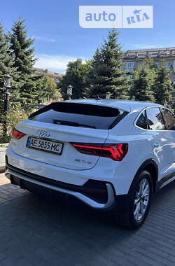 Позашляховик / Кросовер Audi Q3 2023 в Дніпрі