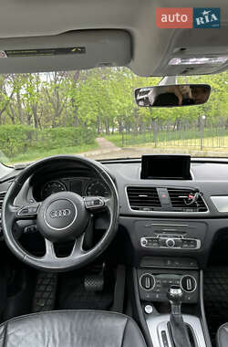 Внедорожник / Кроссовер Audi Q3 2015 в 