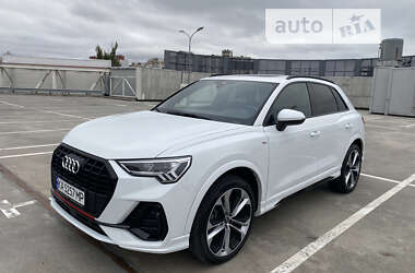 Внедорожник / Кроссовер Audi Q3 2020 в Киеве