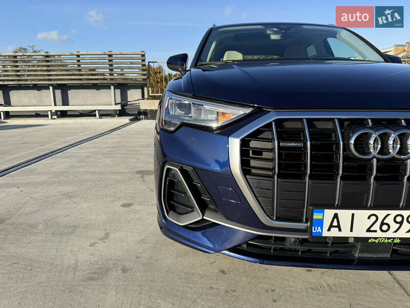 Внедорожник / Кроссовер Audi Q3 2021 в Киеве