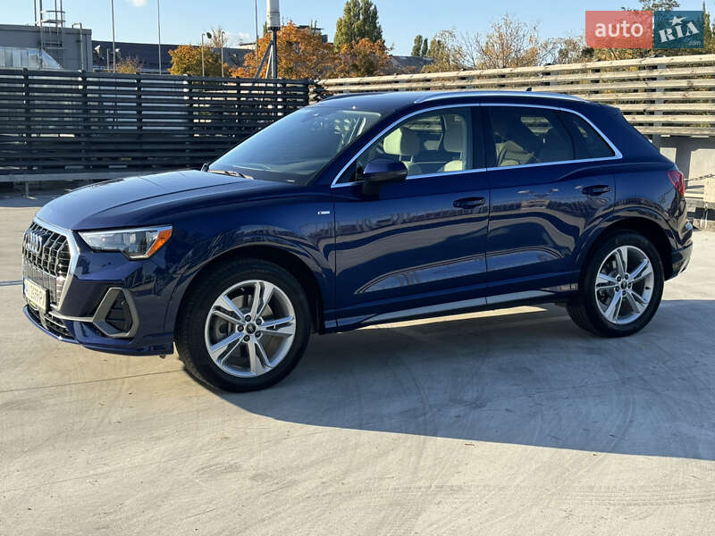 Внедорожник / Кроссовер Audi Q3 2021 в Киеве