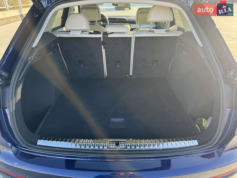 Внедорожник / Кроссовер Audi Q3 2021 в Киеве