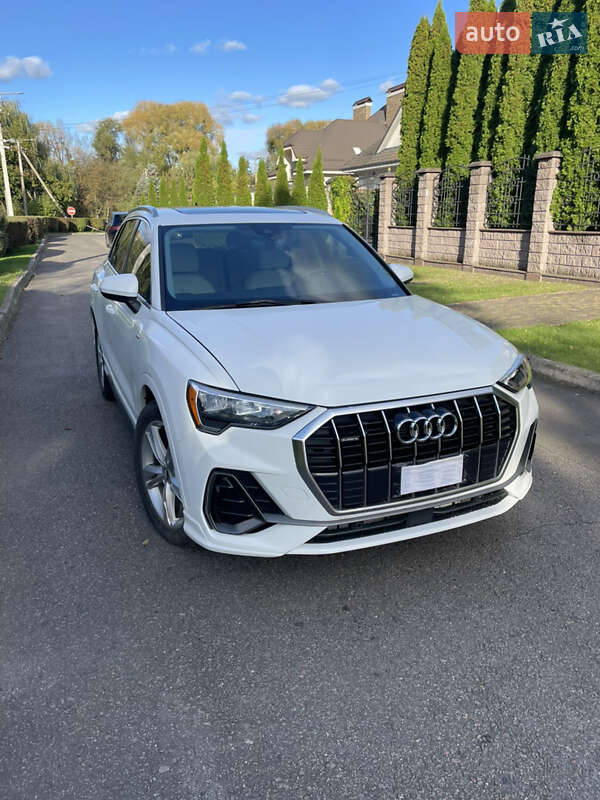 Внедорожник / Кроссовер Audi Q3 2021 в 